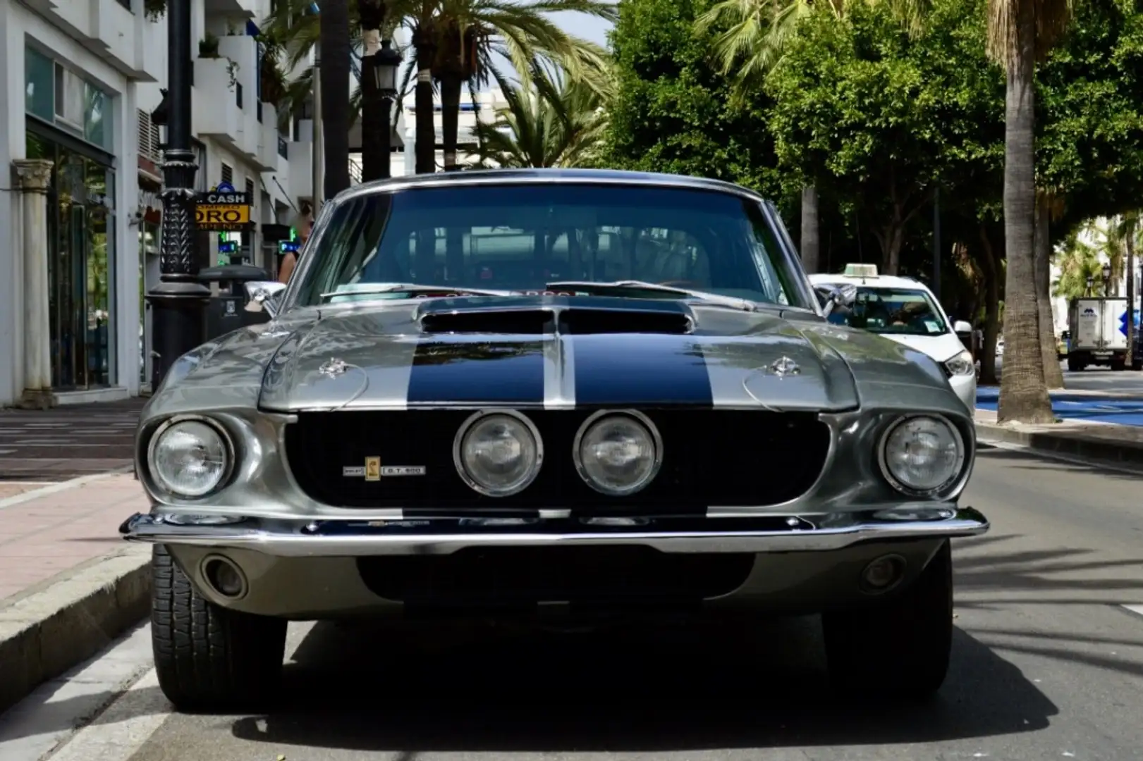 ford-mustang-coupe-gris-01
